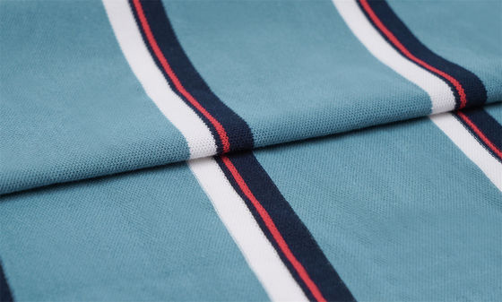 Verfrissend, ademend en gezond natuurlijk gestreepte breiwerk voor casual wear
