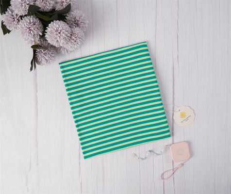 Goede prijs. Gezonde en stijlvolle natuurlijke ademende en huidvriendelijke gestreepte stof voor T-shirts online