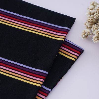 Huidvriendelijk en glad Hoge kleurvastheid Duidelijke textuur gestreepte gebreide stof voor polo shirt