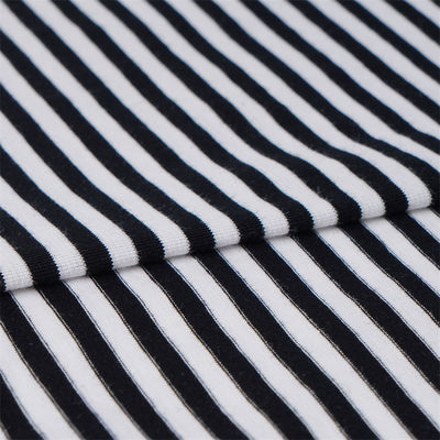 Comfortabele en ademende, huidvriendelijke gestreepte breistof voor casual wear