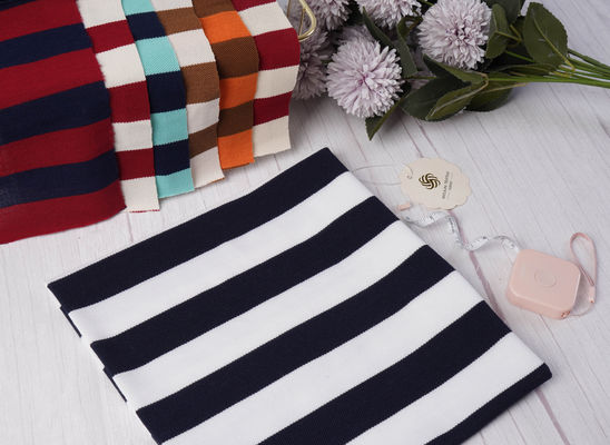 Natuurlijke en hoge rimpelvastheid Kleurvastheid Rimpelvrije en knapperige versie gestreepte gebreide stof voor polo shirt