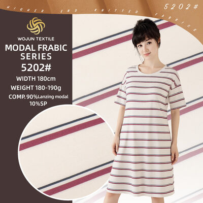 Soepel, comfortabel, hoogwaardig, vocht afzuigend en ademend gestreepte breistof voor polohemden.