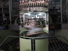 Lichte en ademende zachte gestreepte gebreide stof voor vrijetijdskleding